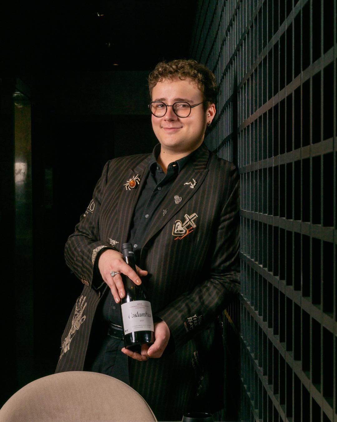 En EKÖ pensamos en todo. Y por eso tenemos a Eden, nuestro sommelier, para acompañarte en cada elección.
Él será tu guí