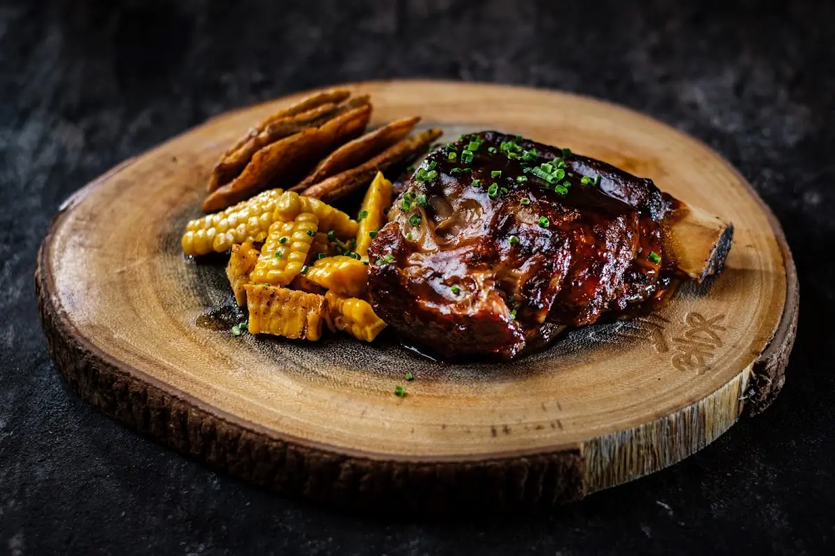 BBQ ribs on the board at El Bandarra