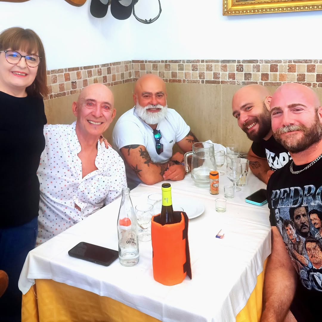 Amigos de todo el mundo que cada año nos visitan para celebrar el Orgullo🏳️🌈
#pride🌈 #happypride #orgullo #comidacasera