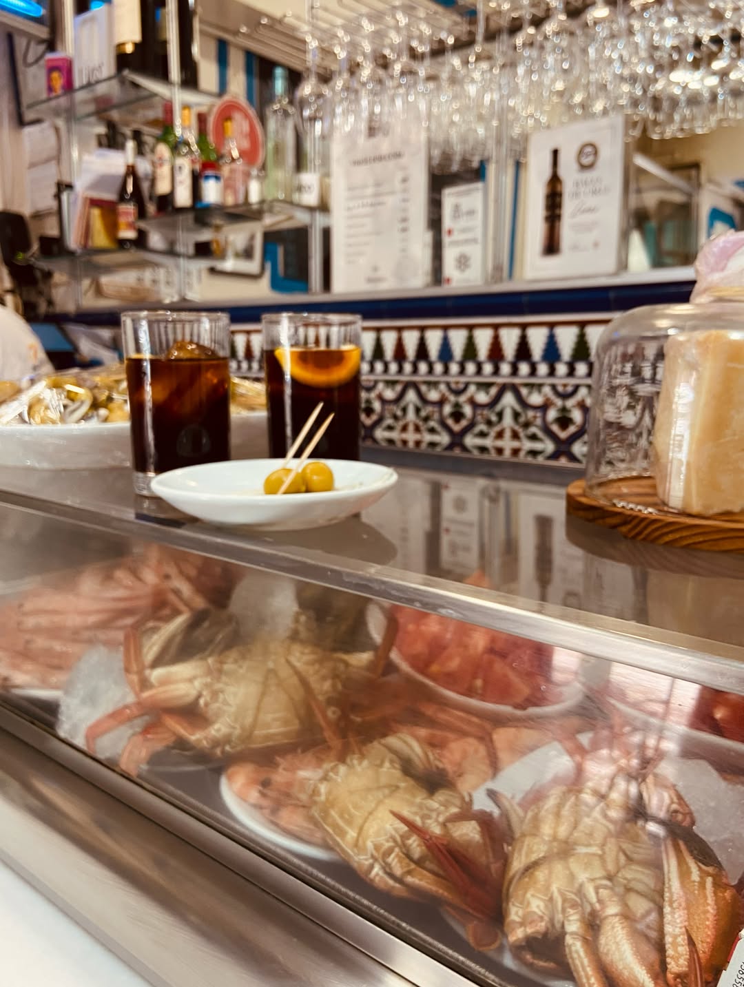 📍Taberna El Boquerón, Madrid
Una experiencia muy local, con pescado y marisco fresco preparado con alma. 🦀🦐
@tabernael