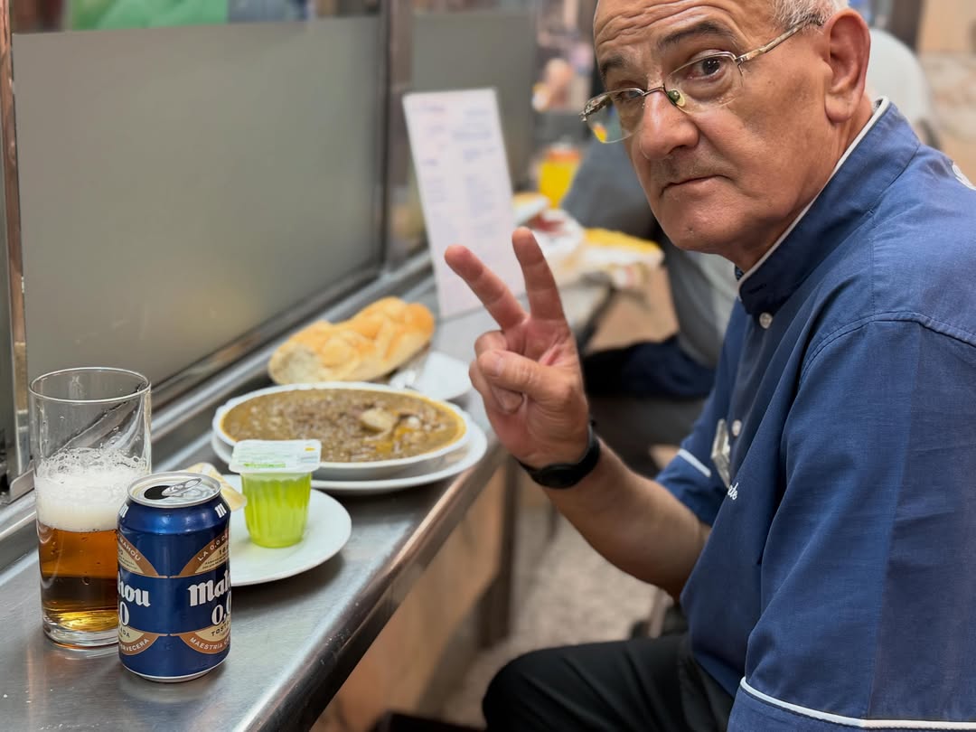 En 1/2 hra Feira tiene que ser capaz de merendar:
- un plato de lentejas como el sombrero de un picaor
- una pistola de