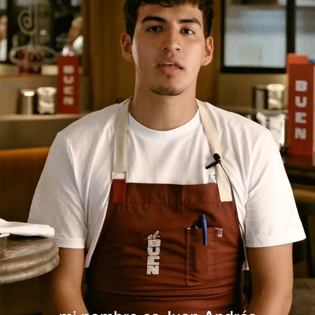 Os presentamos a otro miembro de nuestro equipo de El Buen. 

Juan Andrés 

#elbuen #entrevista #restaurantesmadrid