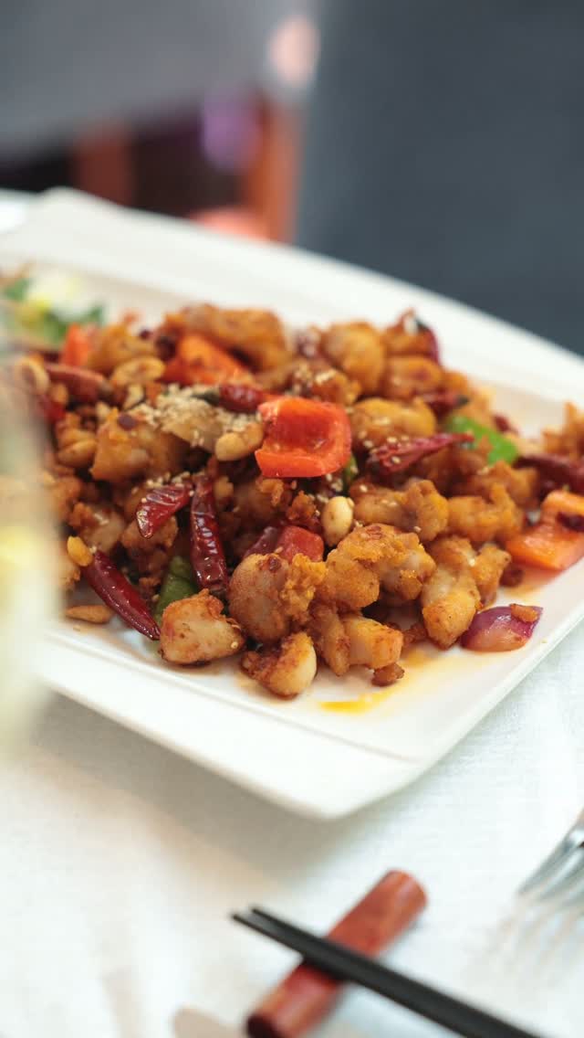 Una mesa, varios platos y una forma distinta de descubrir la cocina china.
En El Bund, cada elaboración aporta algo dif
