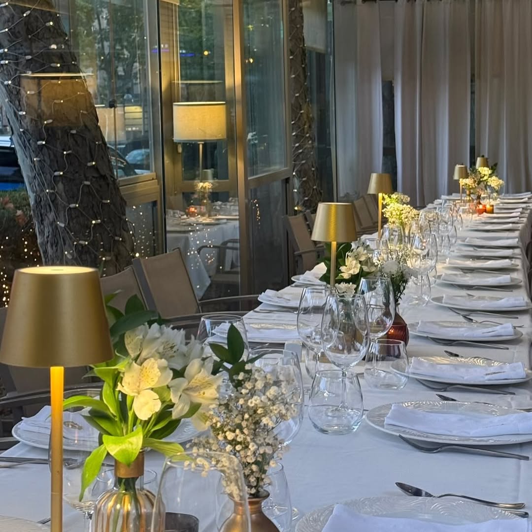 Las mejores celebraciones empiezan alrededor de una buena mesa. 🥂

En El Cacique nos encargamos del resto.

#delcacique