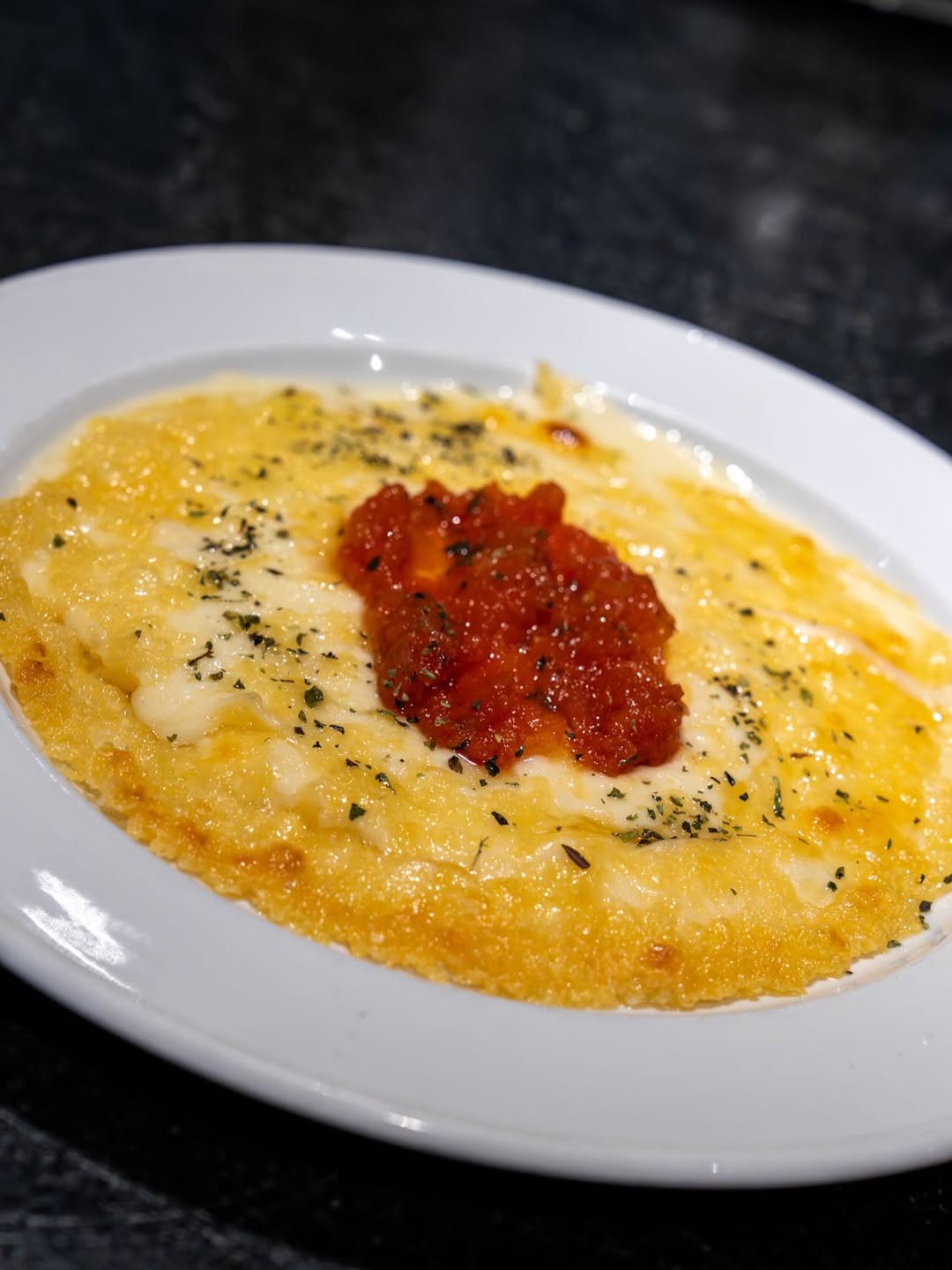 Nuestro provolone al horno, fundente, intenso y perfecto para abrir el apetito como se merece.✨

#delcacique
