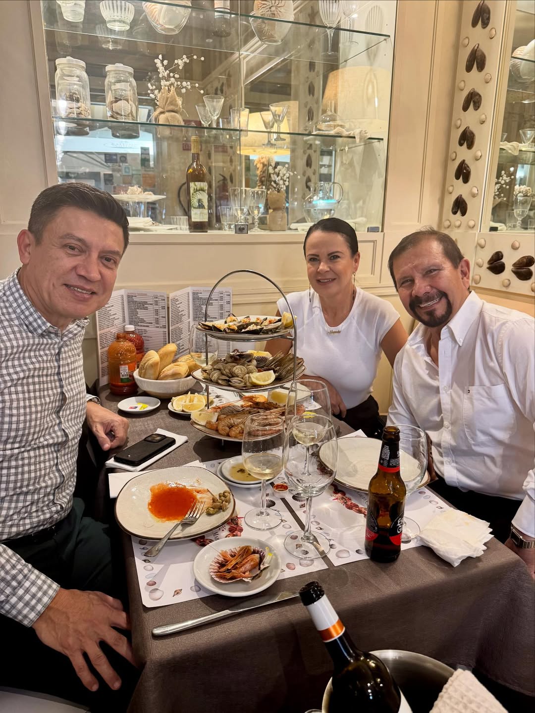 ✨ Nada nos hace más felices que ver a nuestros clientes disfrutando de una buena mesa de marisco fresco 🦞🦪.
Gracias por 