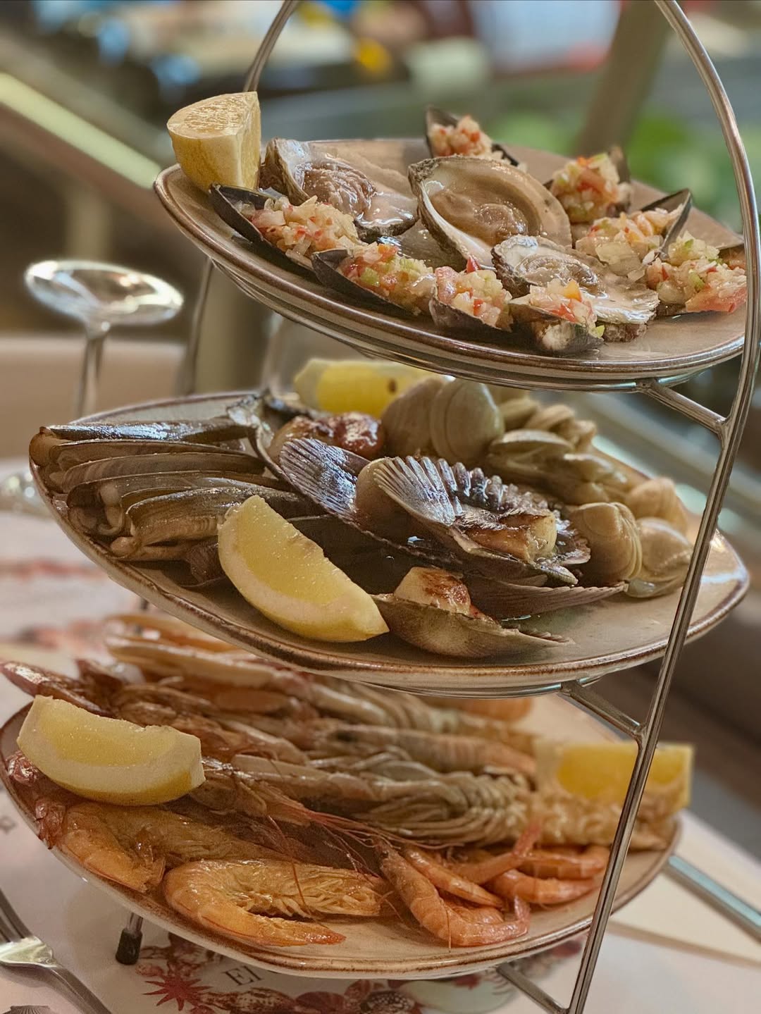 🦞🦪 El mar en tu mesa 🦪🦞
Fresco, inmejorable  y con todo el sabor de nuestra costa 🌊.
Disfruta de esta bandeja de marisco
