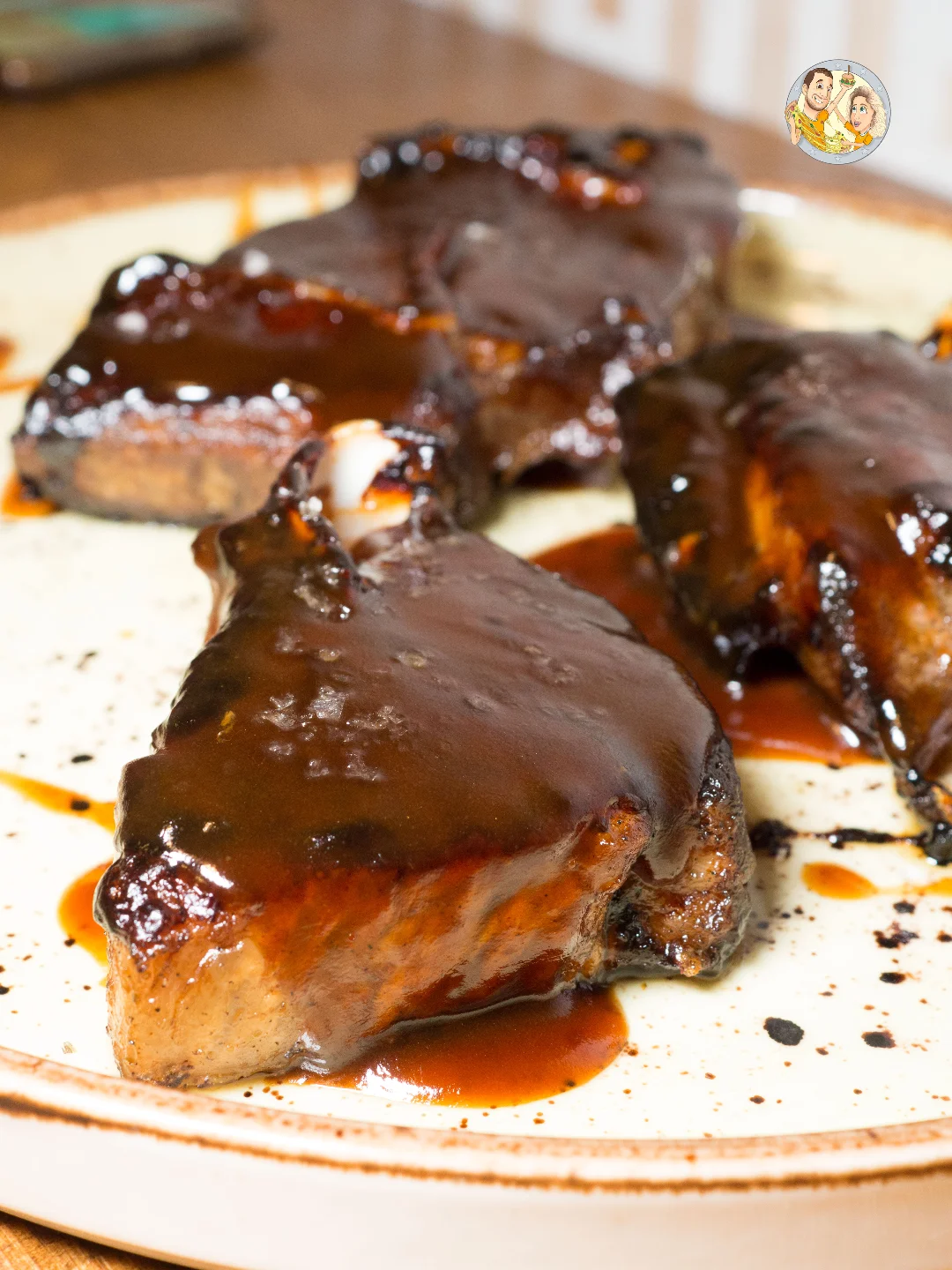 .
đŽPLATO DEL DĂA:
Parpatana de atĂșn rojo y demi-glace de ternera en @eldelmediorestaurante.
Pieza tierna con mucha infil