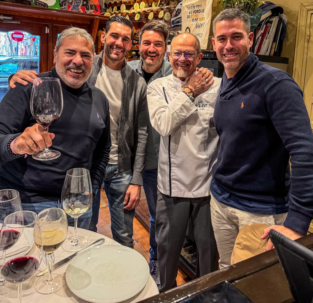 Hoy tocaba saldar una deuda pendiente. Comida en nuestro templo, en @elfogondetrifon la casa de nuestro querido Trifi, e