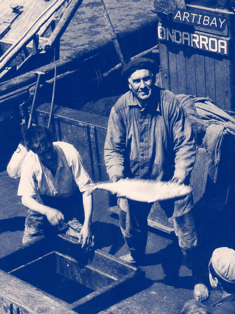La pesca de bajura, la que se realiza cerca del litoral, es una de las más sostenibles. Se practica en pequeñas embarcac