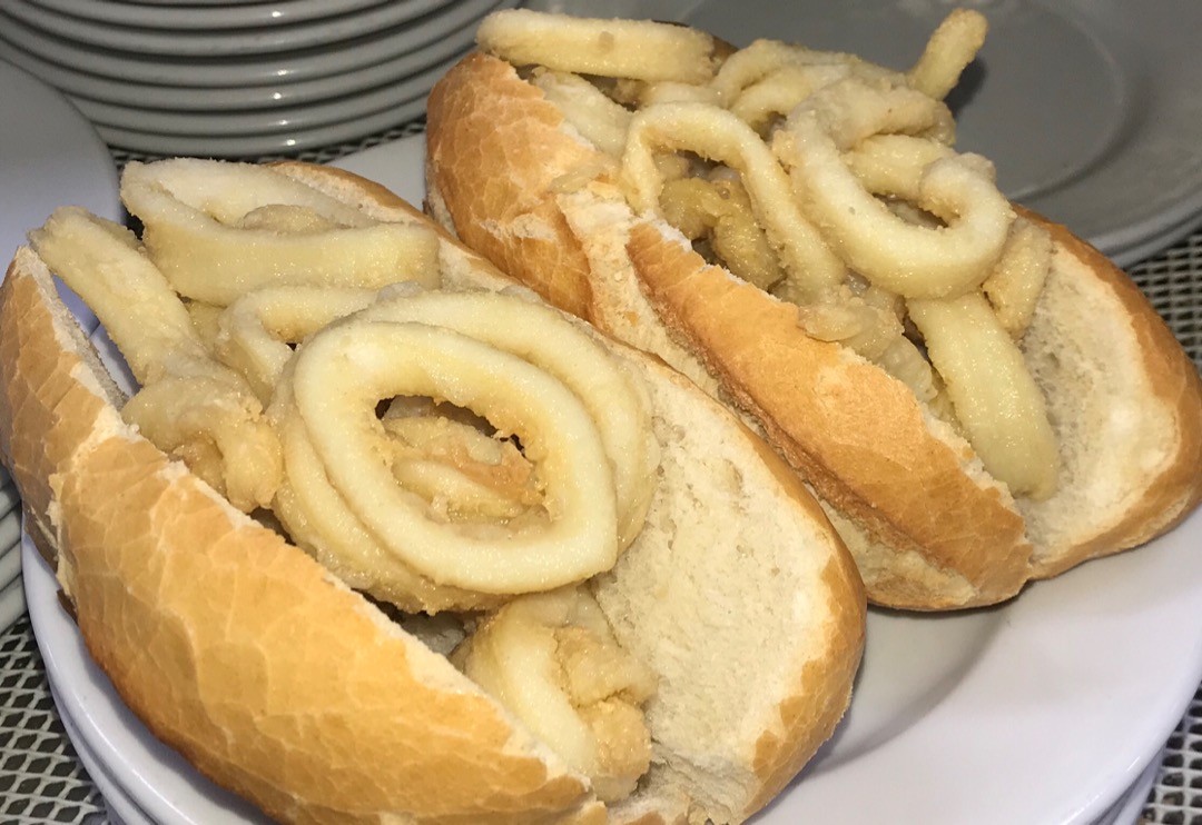 🤤🤤 #plazamayor #plazamayormadrid #bocadillodecalamares #calamares #turismomadrid #foodporn #barlaideal #barlaidealmadrid