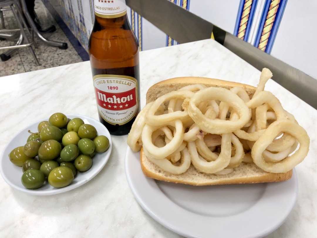 Feliz día del Bocadillo de Calamares !! 🥳🥳🥳 #bocadillodecalamares #bocadillodecalamaresycañita #calamares #plazamayormad