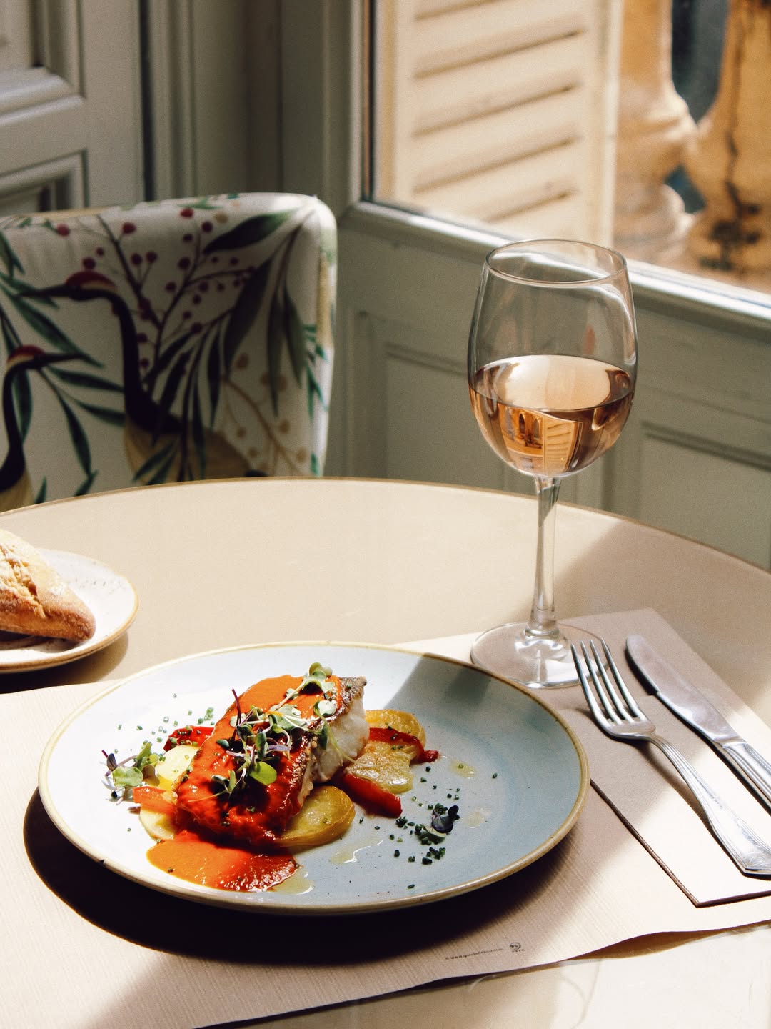 Una pausa para comer bien ✨
Producto, cocina y ese pequeño ritual de sentarse a la mesa.

De lunes a viernes · 16,80 €

