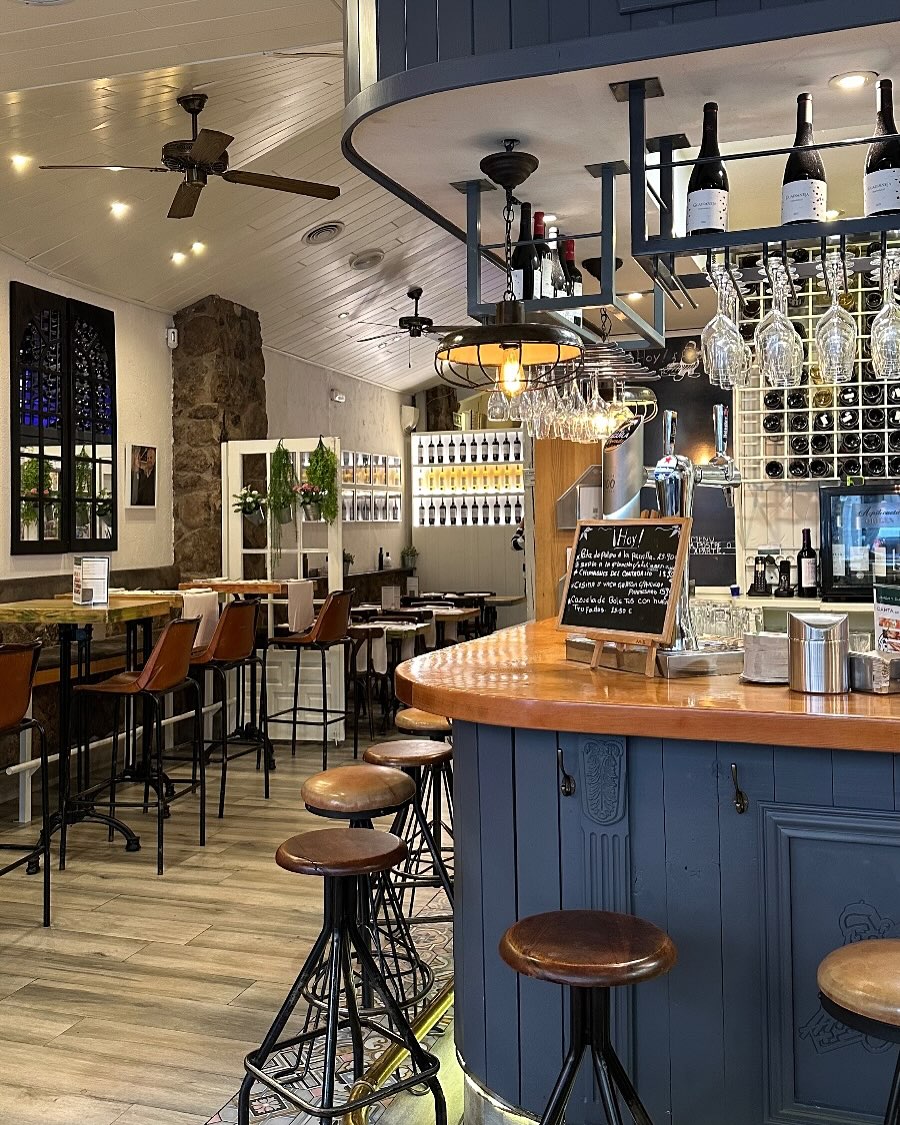 Para los amantes del aperitivo en barra
Sólo en El Jamón y el Churrasco!
Te esperamos en Calle de la Infanta Mercedes,