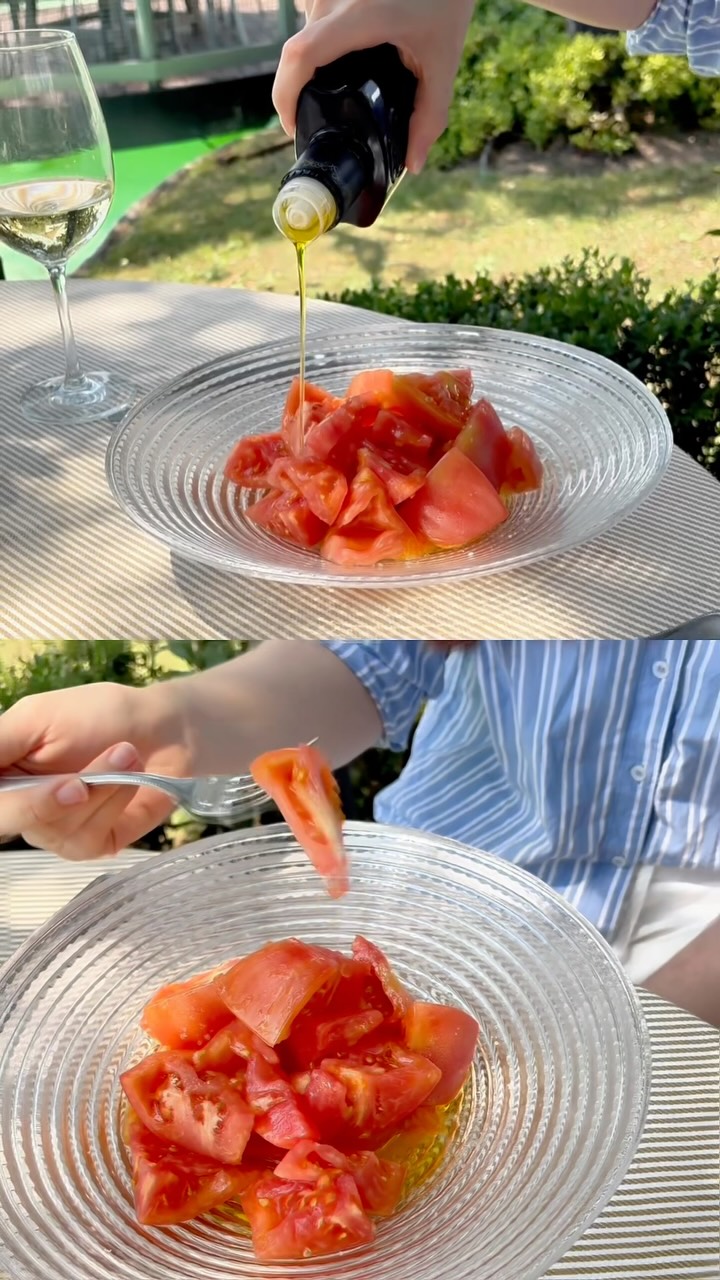 Hay formas de empezar una comida.

Y luego está empezar con un buen tomate de temporada.

Porque cuando el producto es e