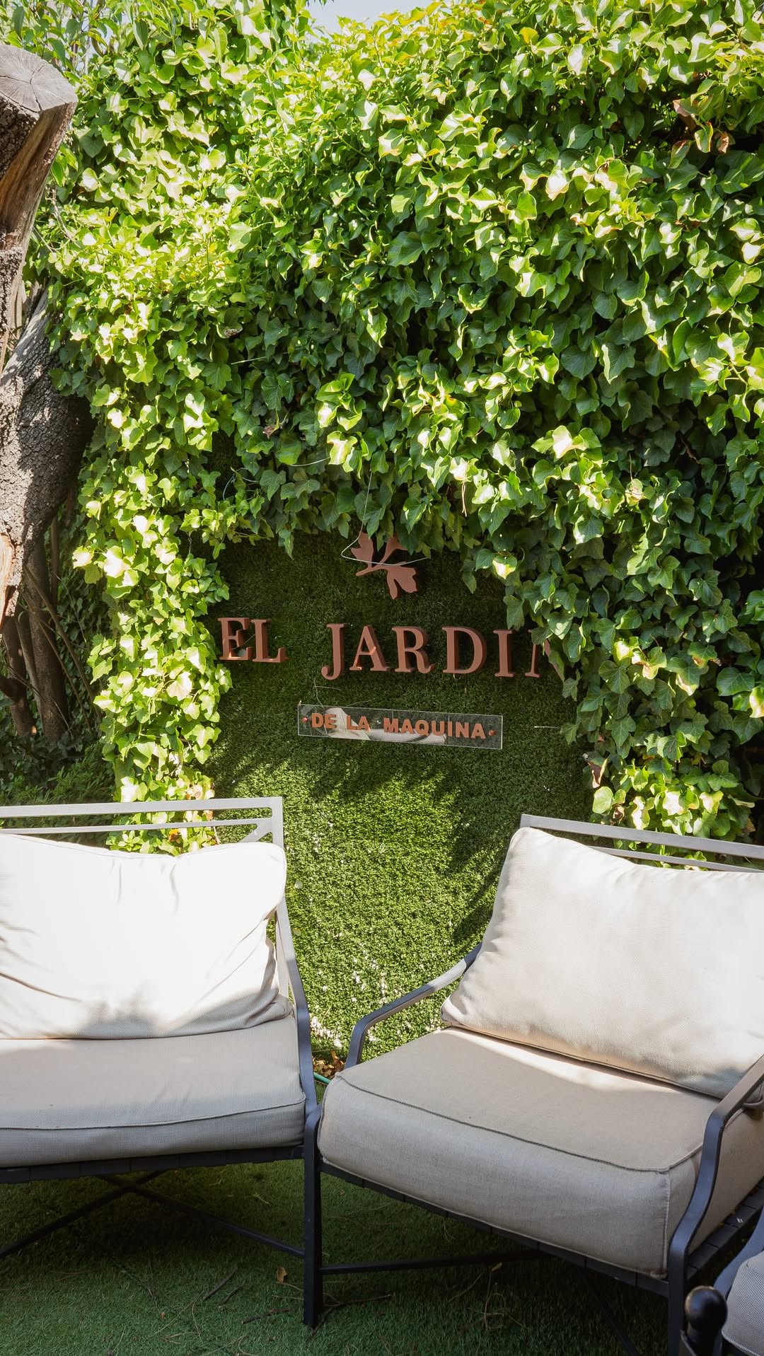 Esto y no saber qué día es.

Así deberían sentirse todos los veranos en Madrid.

El Jardín de La Máquina.