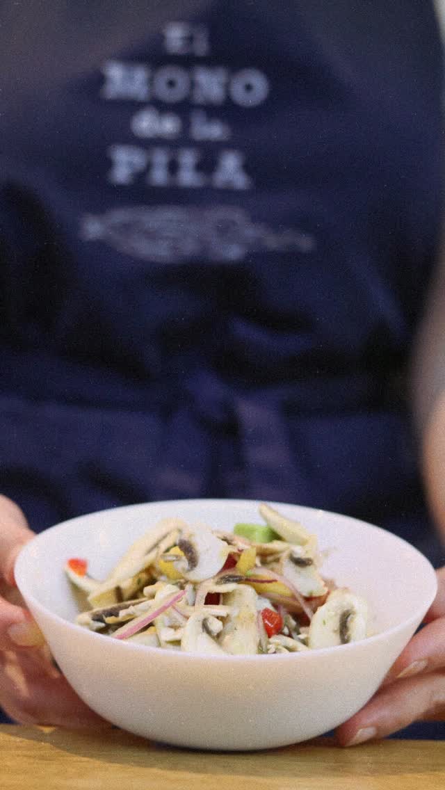 Nuestros ceviches no son sólo de pescado y marisco.

Prueba nuestra opción de champiñones a la pasión.🍄‍🟫🍄‍🟫

Es una bue