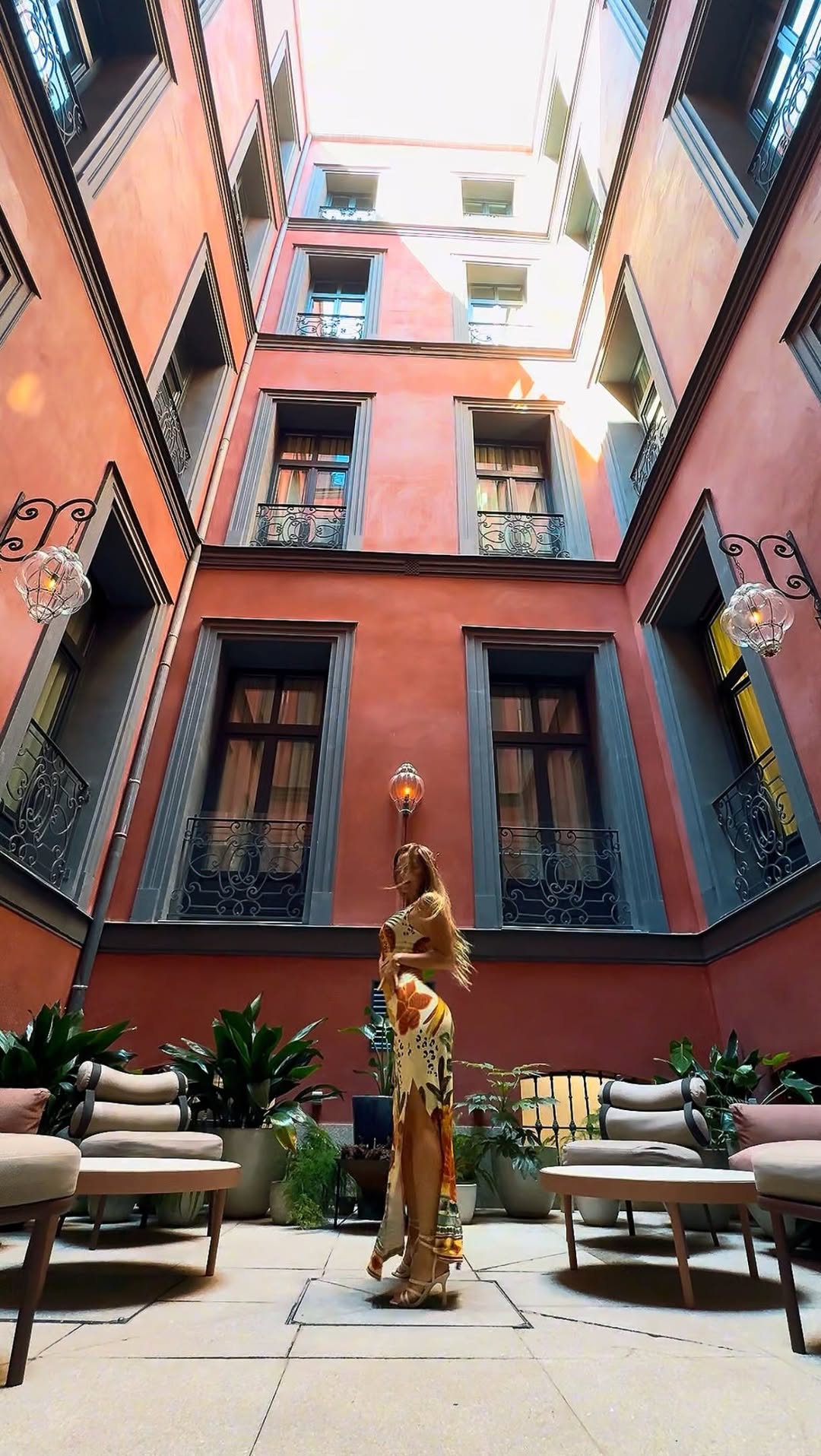 🪭 Bailando por Madrid ♡
Some places have a special kind of elegance 🤍 the kind that makes you want to move, create and