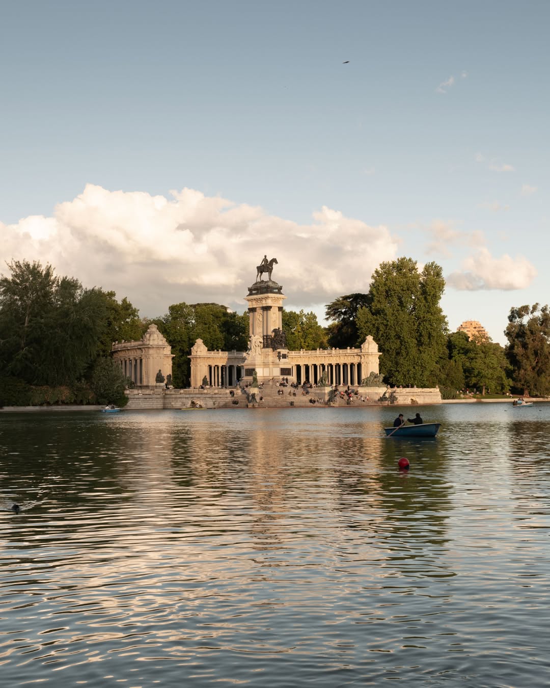 A refreshing stroll through El Retiro Park under the shade of the trees.
Discover Madrid's most romantic spots just step