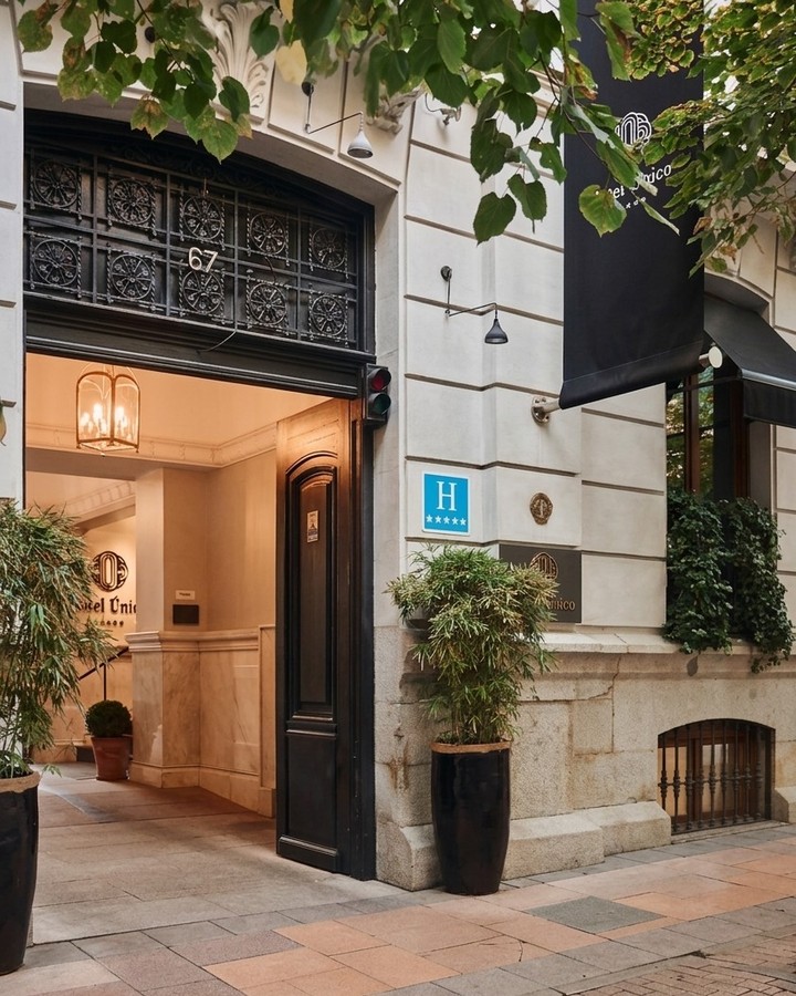 Discover the city and its surroundings from Hotel Único Madrid.
Our private shuttle service will take you wherever you w