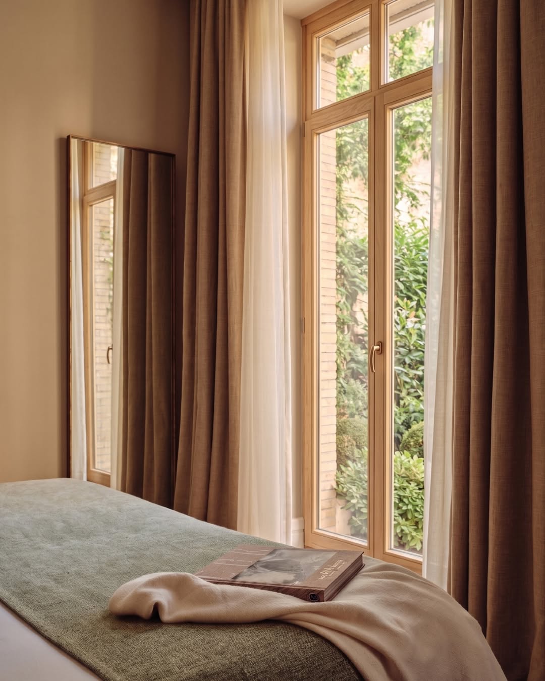 What we call a room with a view.
-
A esto le llamamos una habitación con vistas.
#HotelUnicoMadrid #LuxuryHotel #SmallL