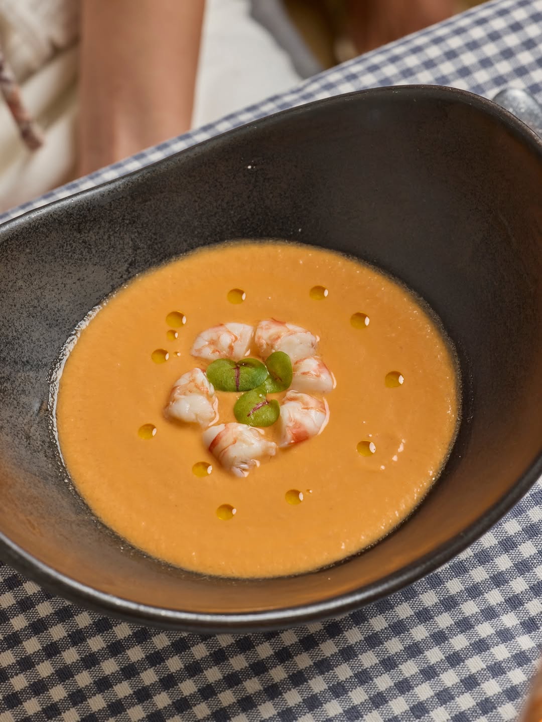 Con estas temperaturas, apetecen platos fresquitos,
Este salmorejo es ligero, fresco y perfecto para estos últimos días