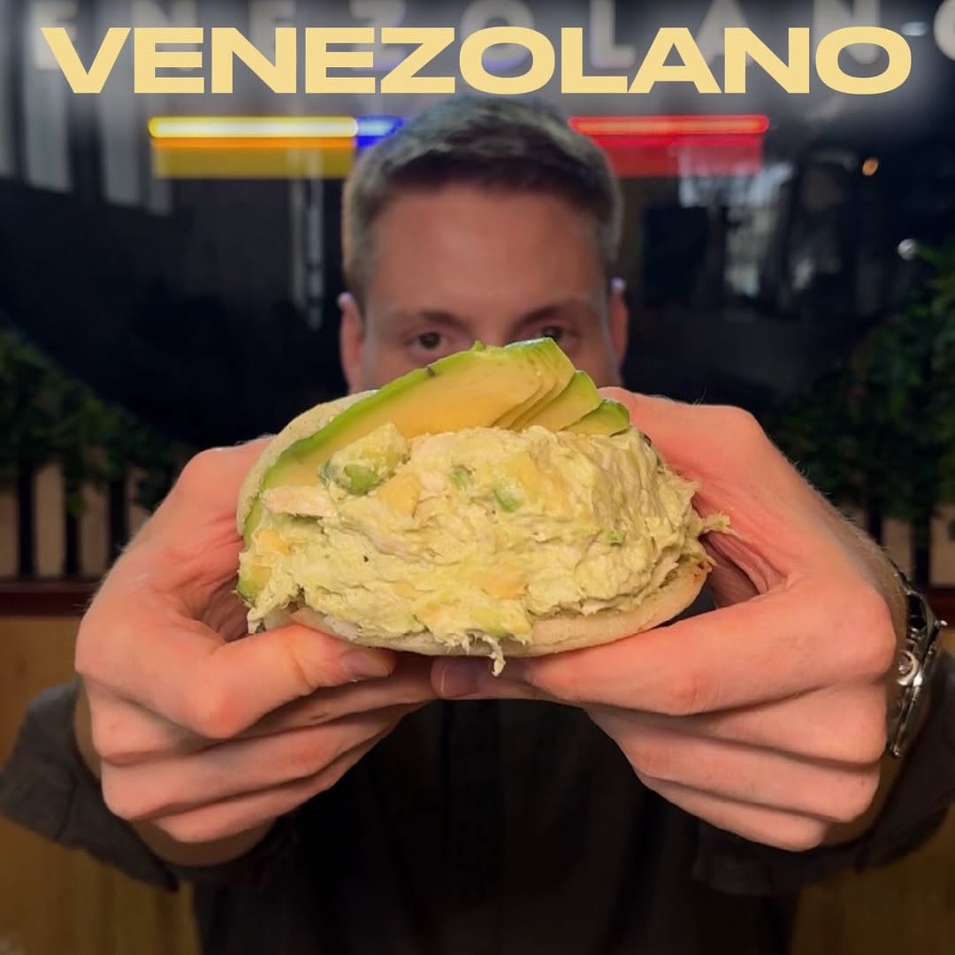 🌟 EL MEJOR RESTAURANTE VENEZOLANO QUE HE PROBADO 🫠

En este restaurante de comida venezolana hacen los platos con receta