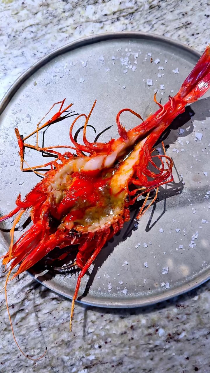 📍🌊En este absoluto templo del mar en MADRID, dos de sus hits:

🦐Carabinero de La Santa (único en la capital)
🐟Despiece p
