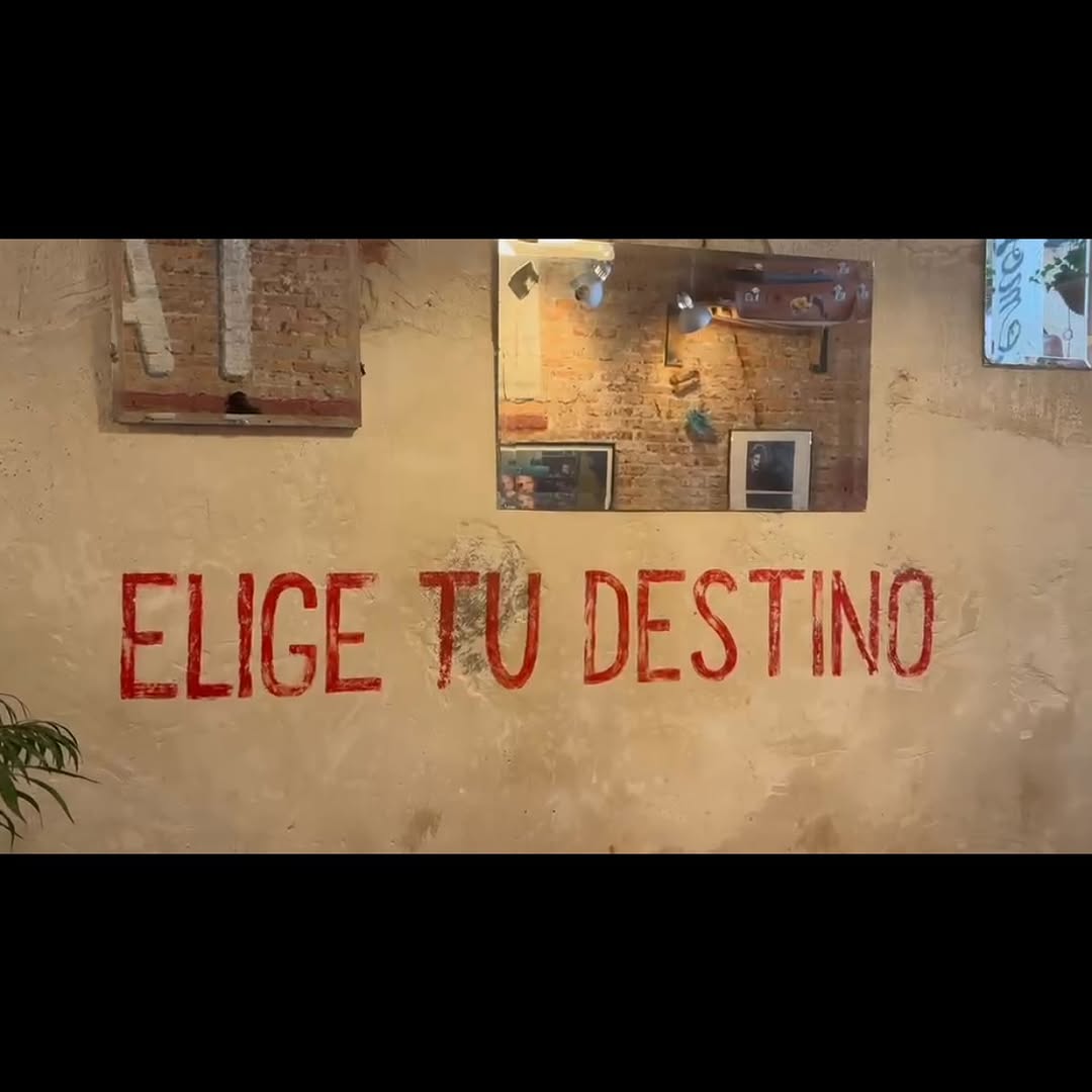 Chicosssss!!!! 
Nos vamos de vacaciones!!!!
Os deseamos que disfrutéis de este período estival y que seáis felices, muyy