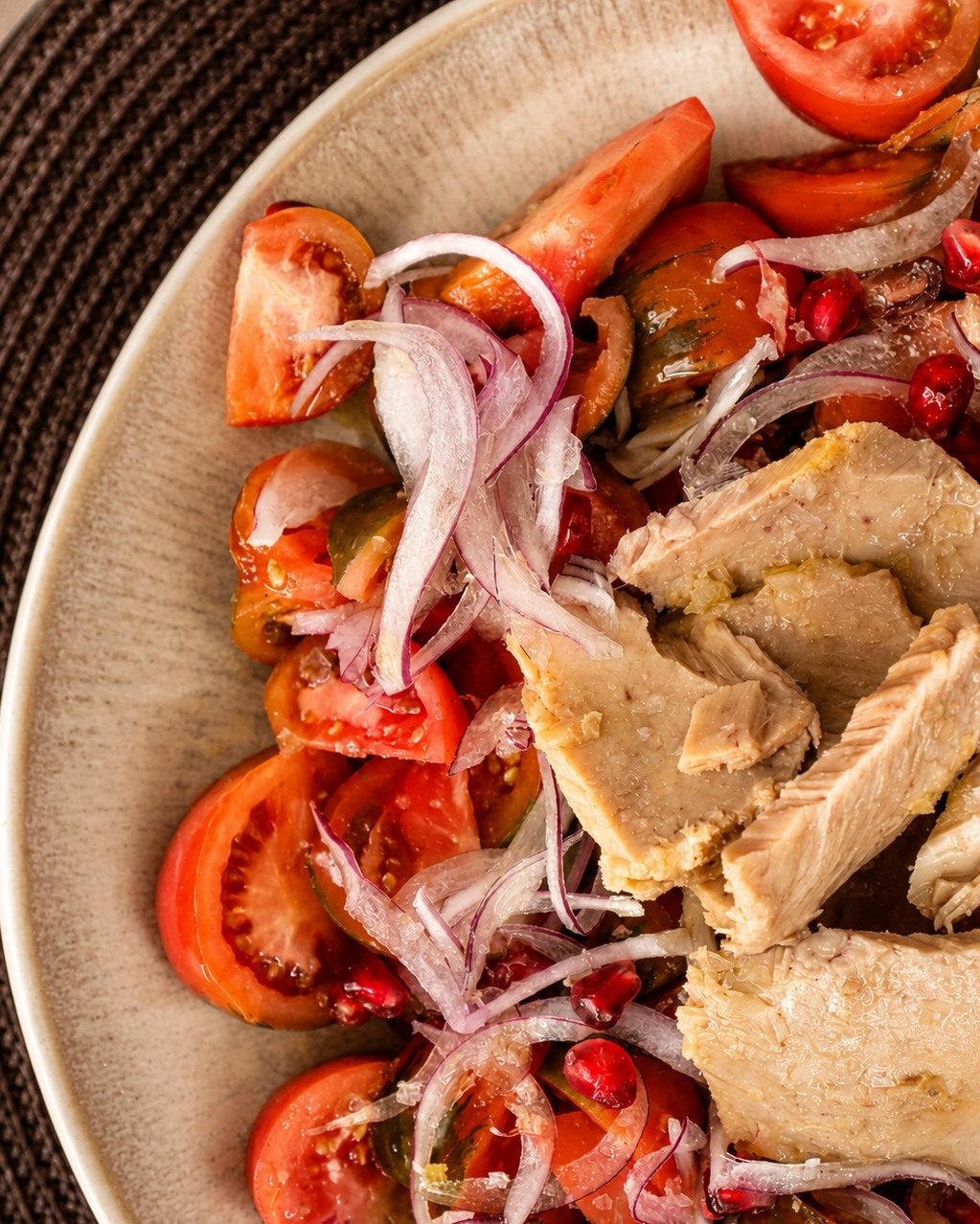 Hay días que piden algo fresco 🍅🥗
Tomate, bonito y todo lo necesario para disfrutar de una ensalada sencilla, fresca y l