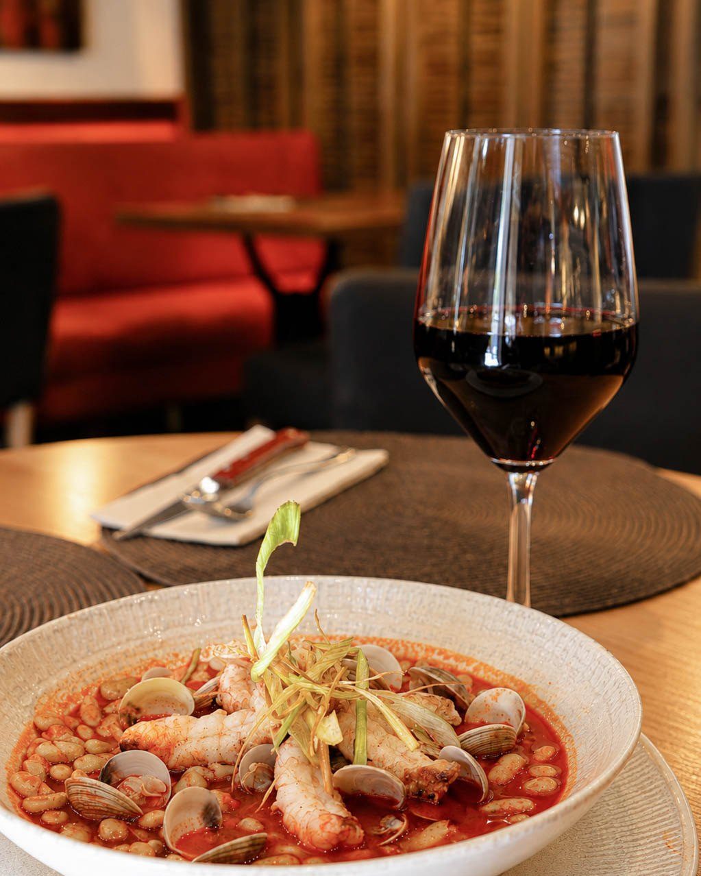 Hay platos que no necesitan presentación.
Fabes con marisco para disfrutar a fuego lento y sin prisas 🦐🥄

📍 Bulevar José