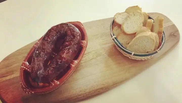 Cured meat with bread at El Vinho