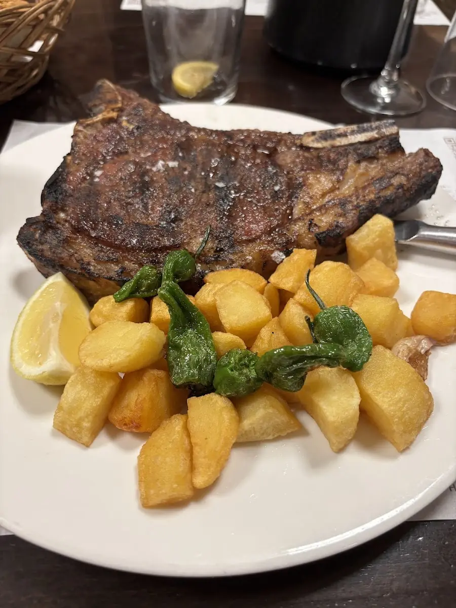 Grilled chuletón with patatas at Es Celler de Manacor
