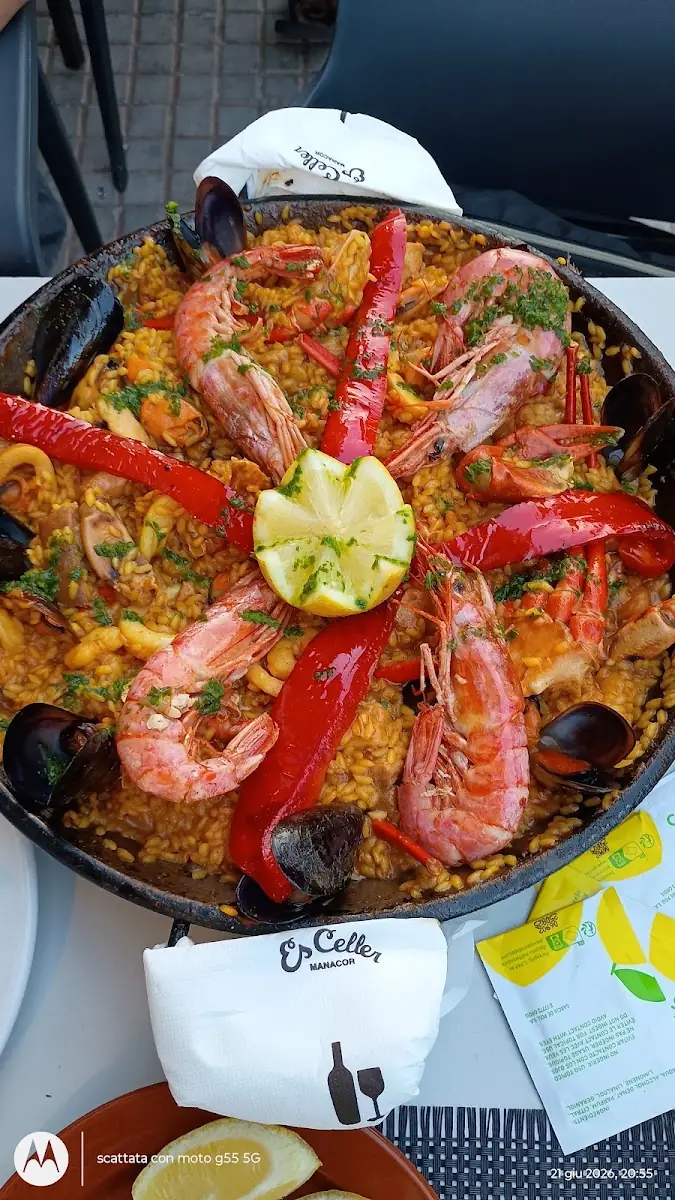 Seafood paella at Es Celler de Manacor