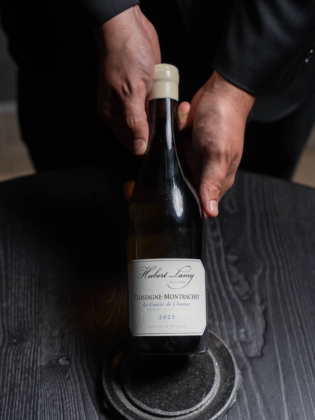 HUBERT LAMY, CHASSAGNE-MONTRACHET LE CONCIS DU CHAMP 2023. Un nombre que ha definido la historia de la Borgoña durante g