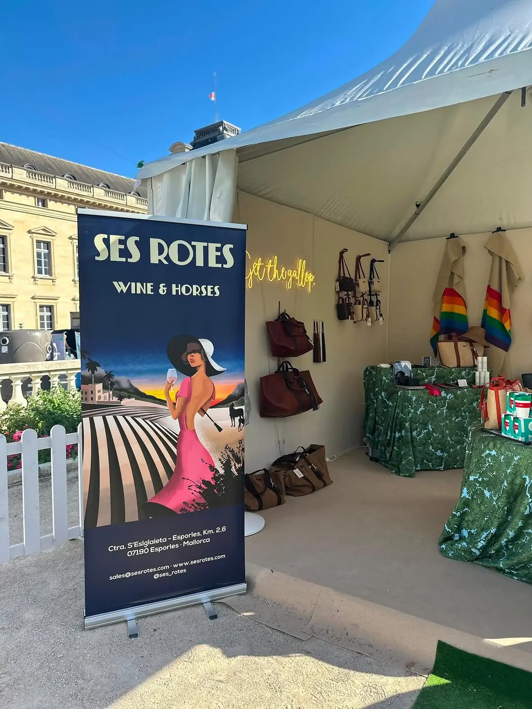 The Ses Rotes wine stand at an outdoor market