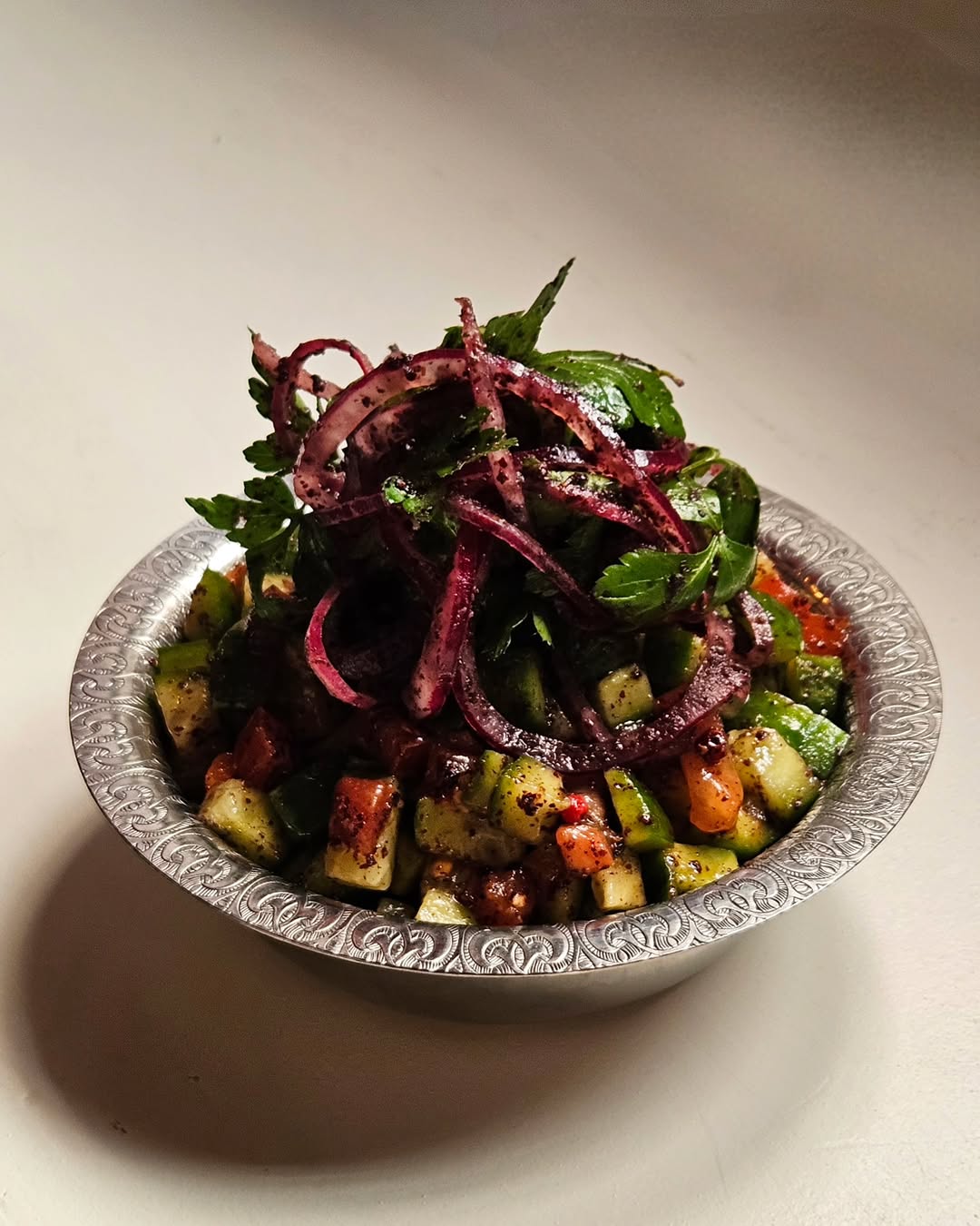 Ensalada de pastor. Es una explosión de sabores y la favorita de nuestra chef.

#restaurante #farah #lalatina #madrid #e