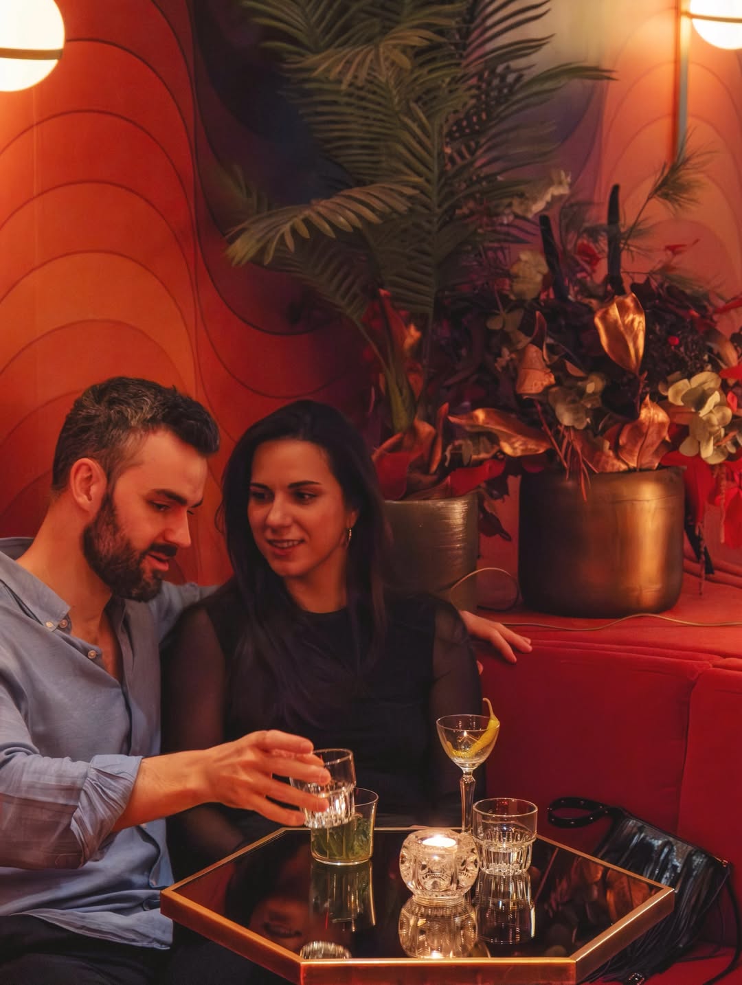 Hay mesas que merecen ser reservadas. 😉
La próxima puede ser la tuya. Reserva en nuestra web; te esperamos en c/ del In