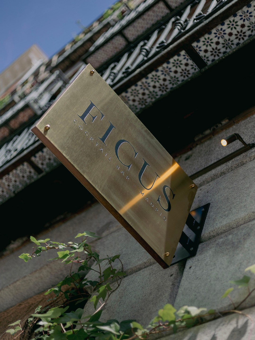 This sign has been watching you from the street for a while now. Still looks good, doesn't it?
•
#FicusMadrid