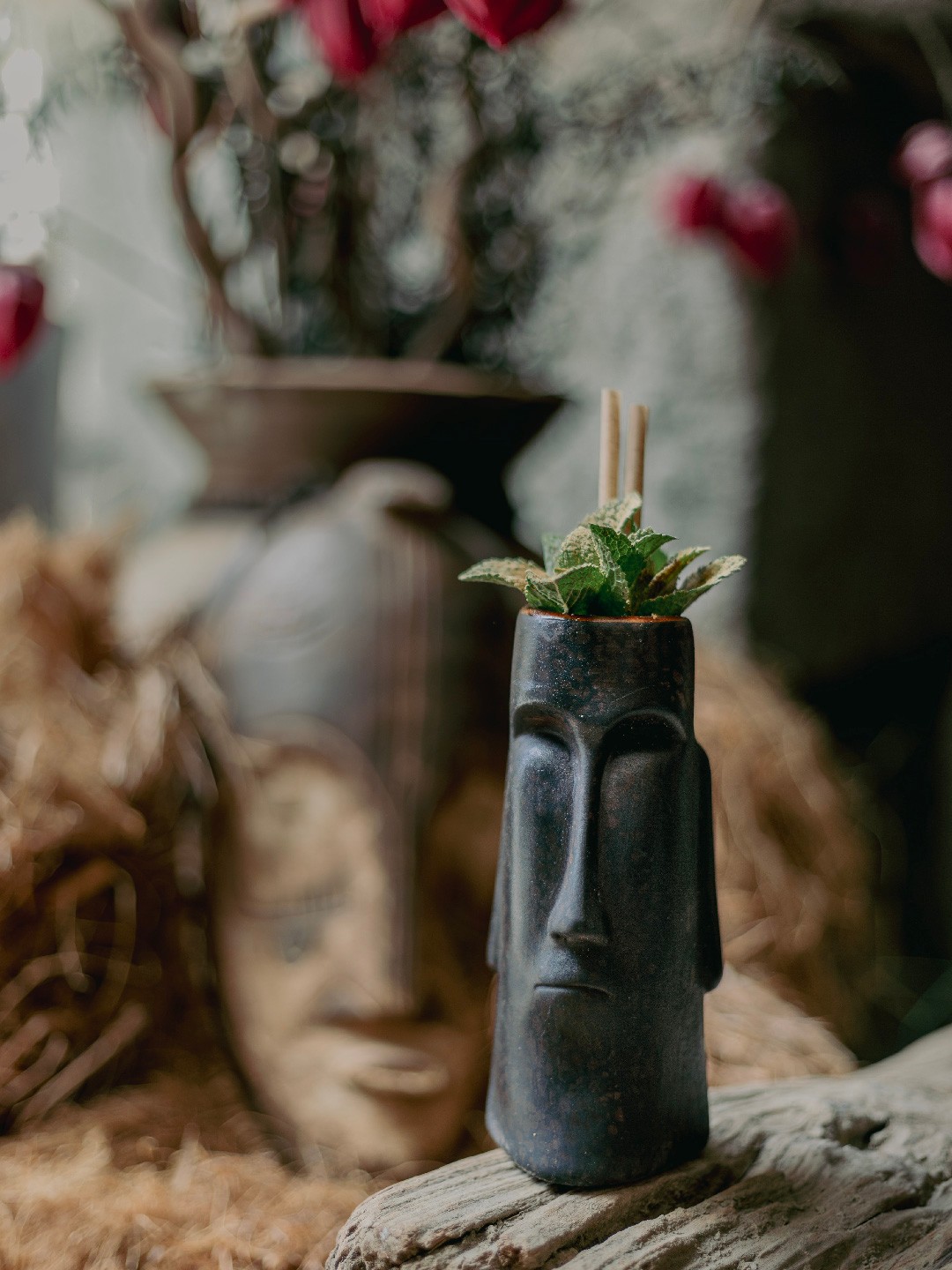 In this drink lives the warmth of red earth and the passion behind Ficus 🌴.
•
#FicusMadrid