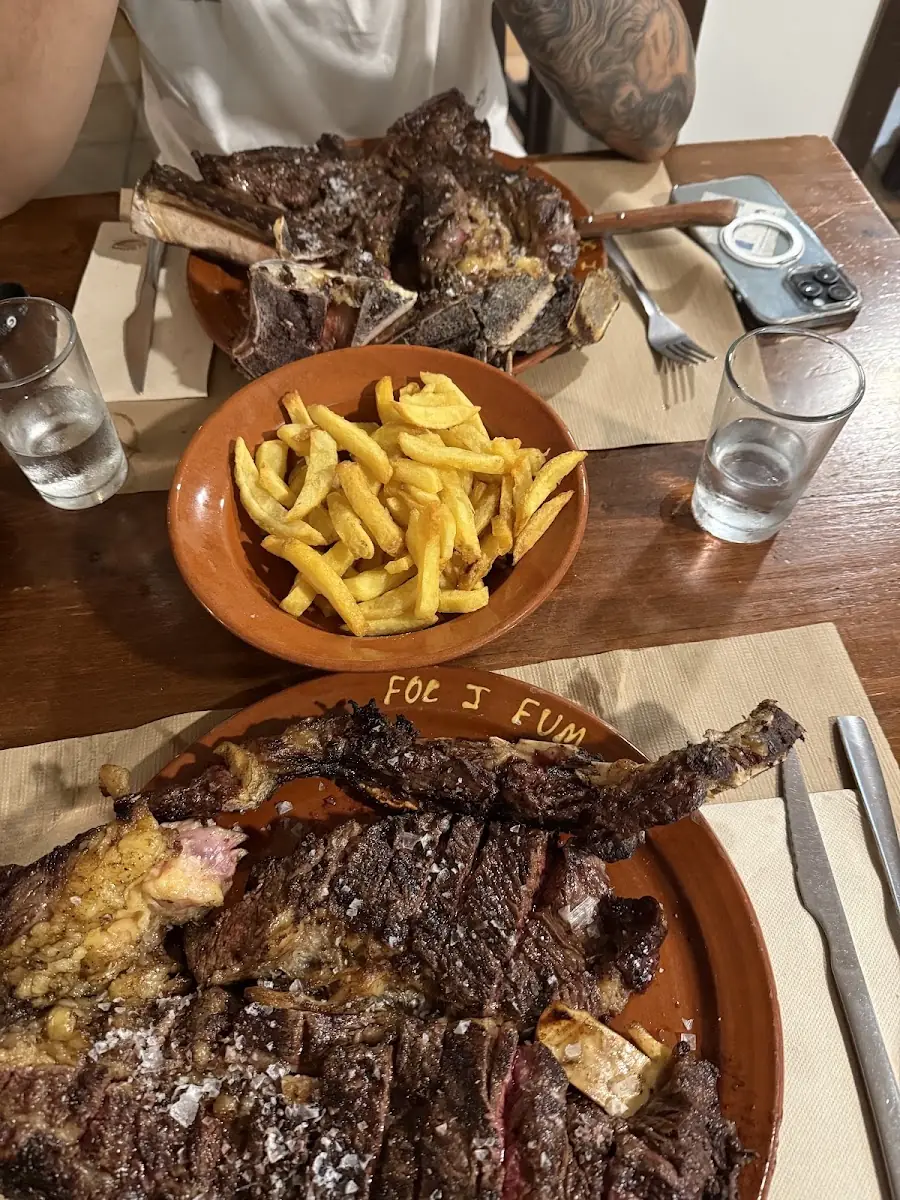 Grilled ribs at Foc i Fum