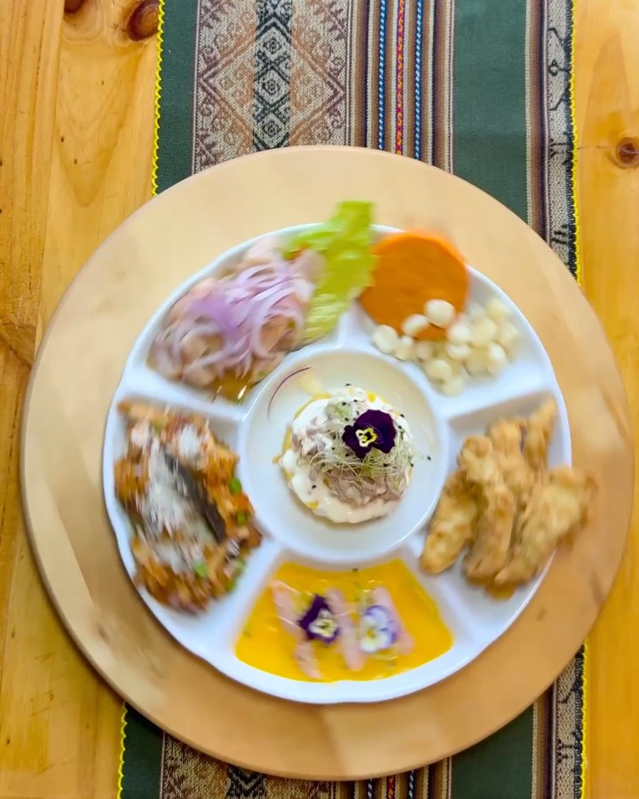 La frescura del mar, puesta para compartir 🫶
Disfruta de nuestra RONDA MARINA con lo mejor de nuestra carta, Ceviche de