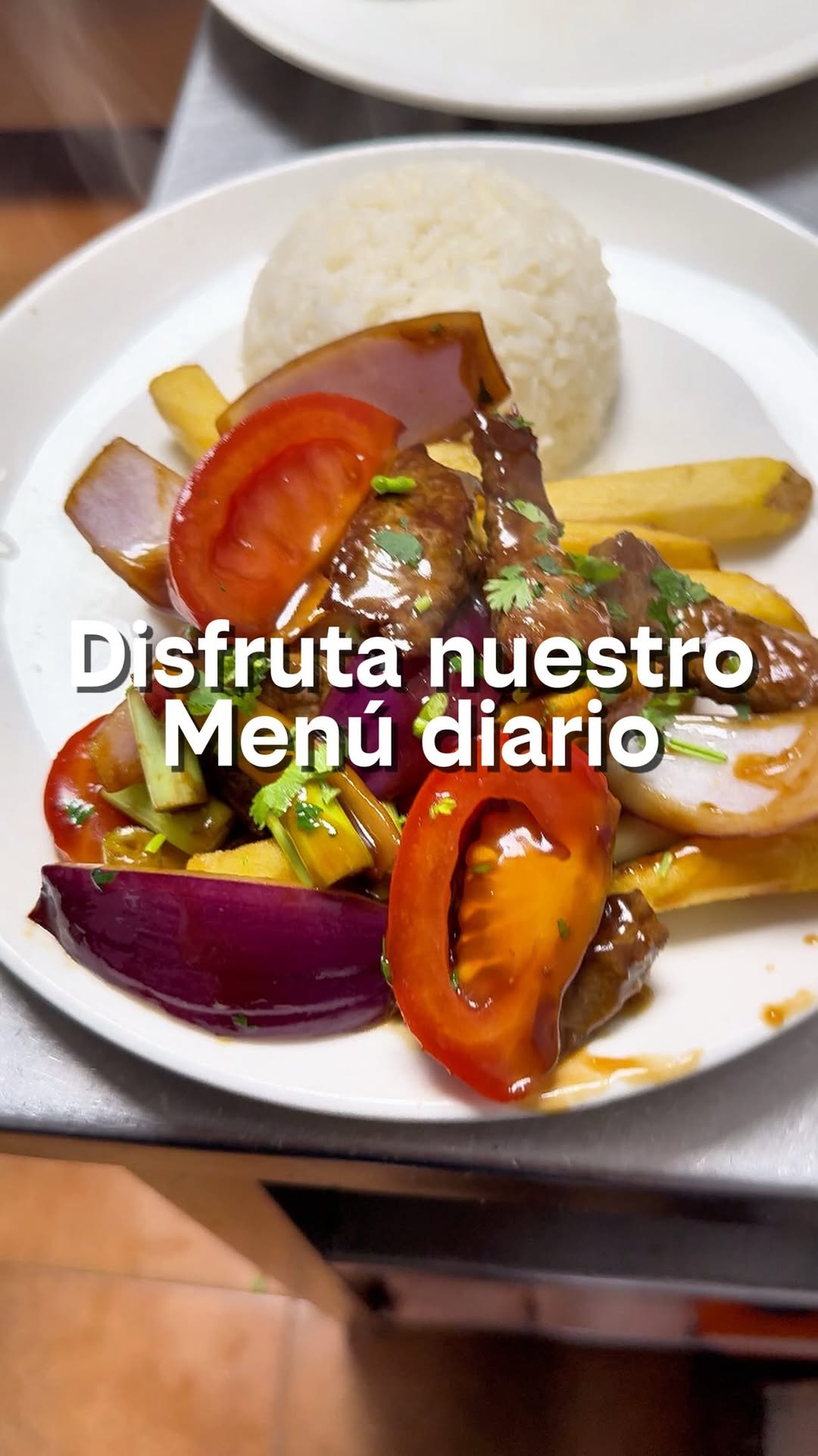 ¿Ya sabes qué vas a almorzar hoy? 👀
En Fuego y Sabor tenemos un menú diario preparado para sorprenderte con el auténtic