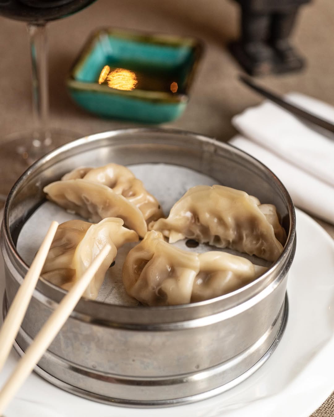 ¿Cómo resistirte a estas gyozas? 🥟✨
Puedes elegir de gambas, pollo o ternera, y están todas para chuparse los dedos...