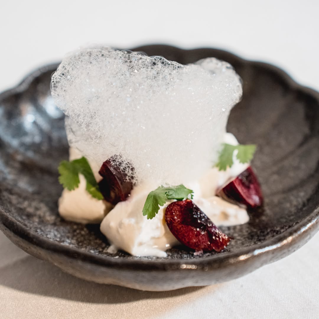Un delicioso juego de texturas ✨

#cocinademercado #bibgoumand #postre #restaurantemadrid #comerenmadid
