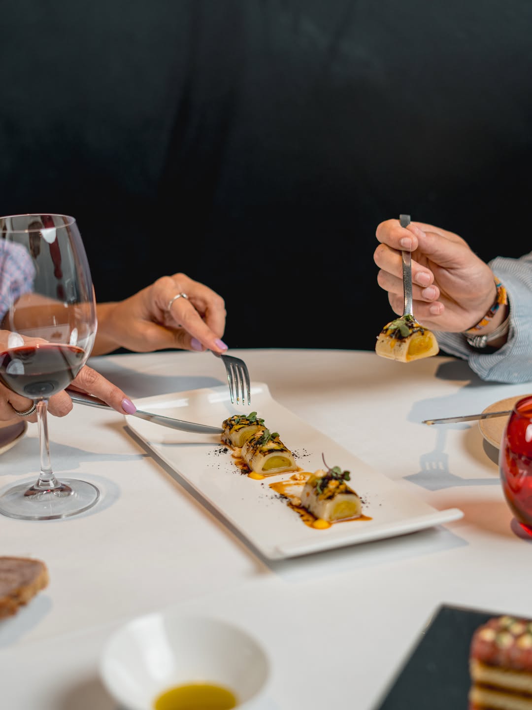 Hay platos que saben mejor si se comparten. 🤩

Reserva tu mesa
📍Restaurante Gala - Calle Espronceda 14, Madrid