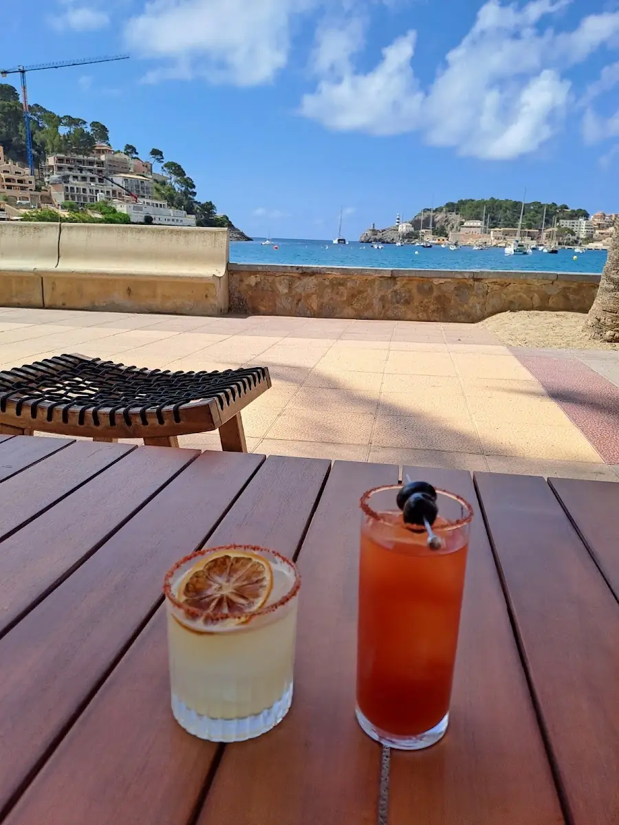 Cocktails at George's
