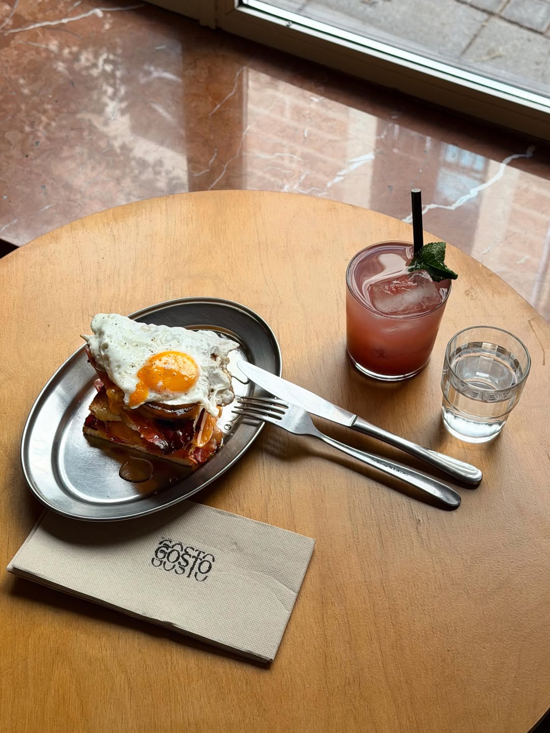 Brunch first,
life decisions later.
We’re taking our time.🫰🏼🍳 🥓
