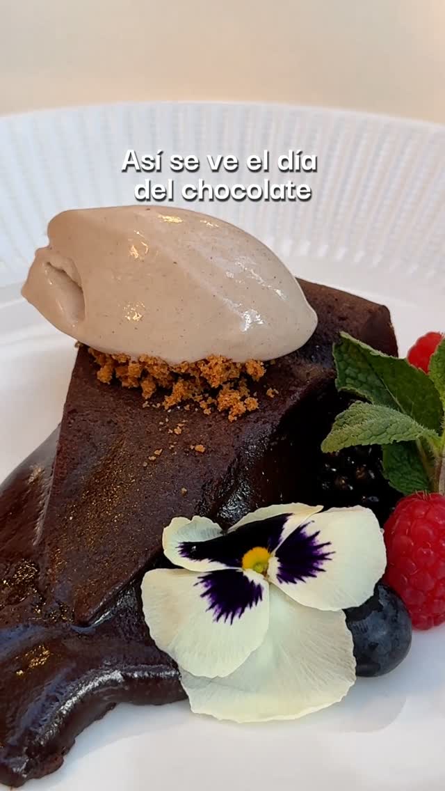 El chocolate, en su expresión más delicada 🍫

Un corazón fundente, una textura cremosa y el equilibrio perfecto entre in