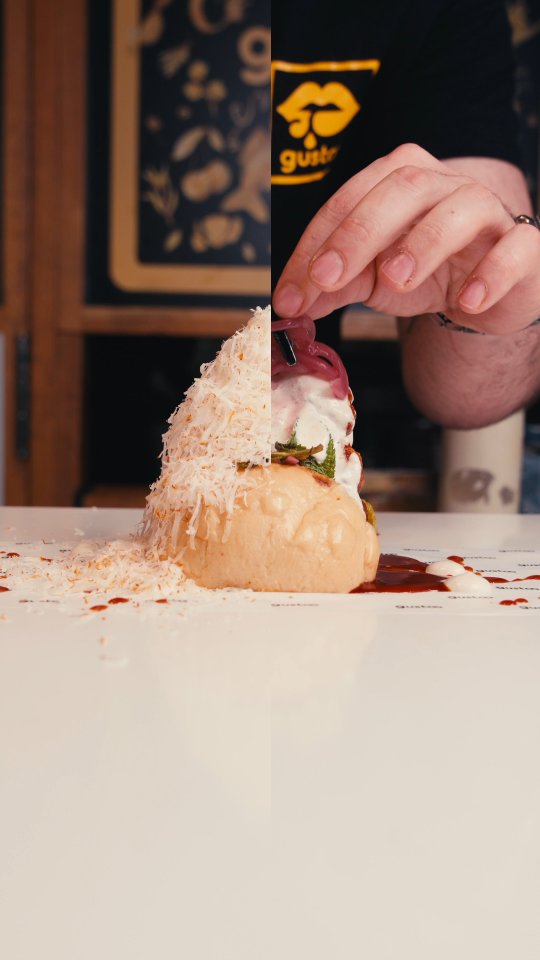 El pollo coreano que se vistió de chulapo: pan bao en tres cocciones, cogollos de Tudela de Navarra, un toque fresco de 
